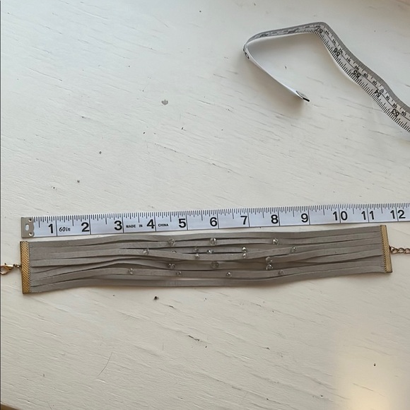 NWOT Faux Suede Grey Choker Necklace - Picture 5 of 7